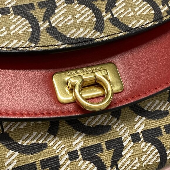 Auth Salvatore Ferragamo Gancini 21H986 Beige Red Multi PVC Leather - Picture 11 of 16